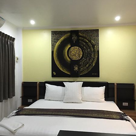Galaxy Suites Pattaya Buitenkant foto
