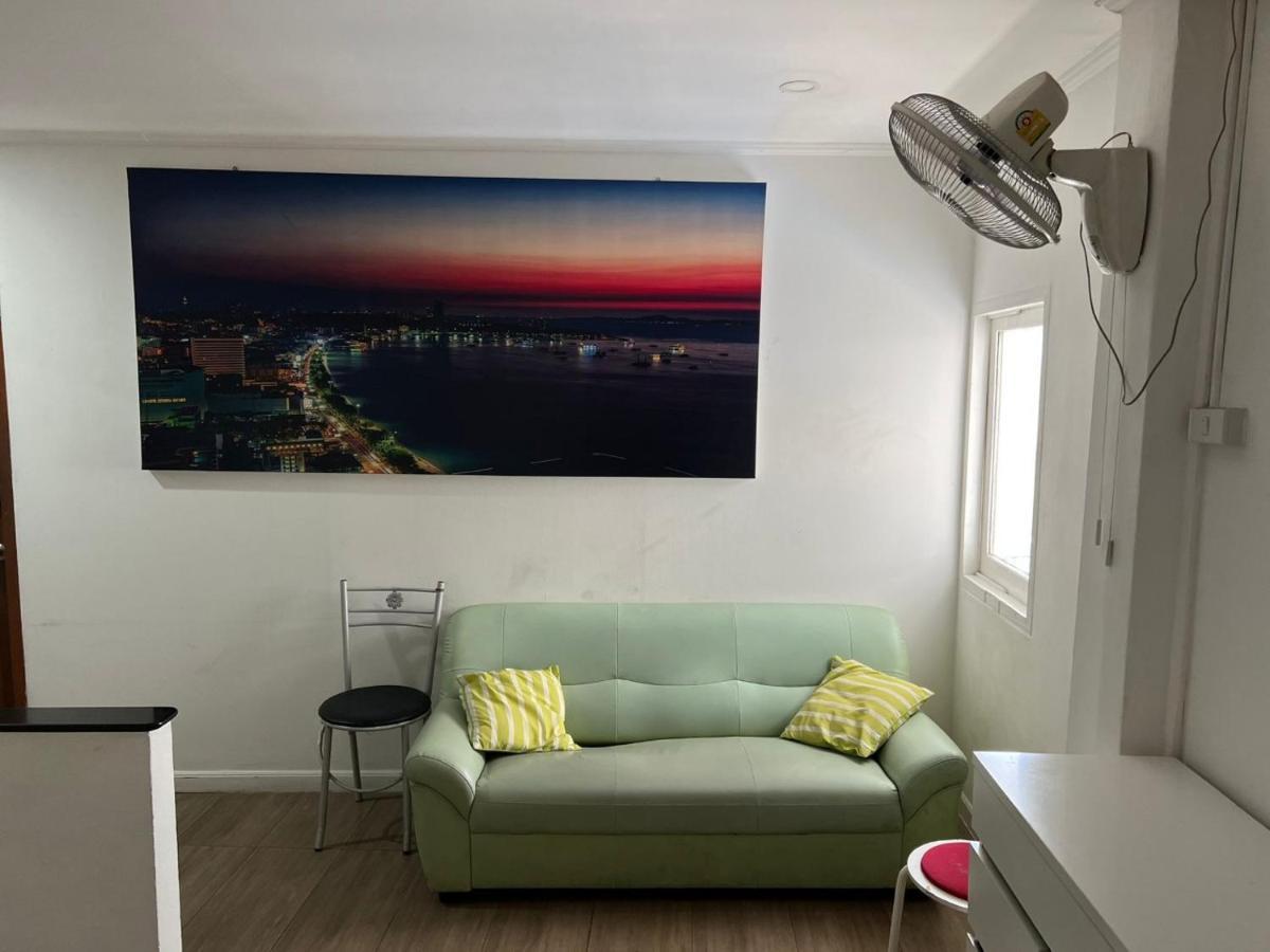 Galaxy Suites Pattaya Buitenkant foto