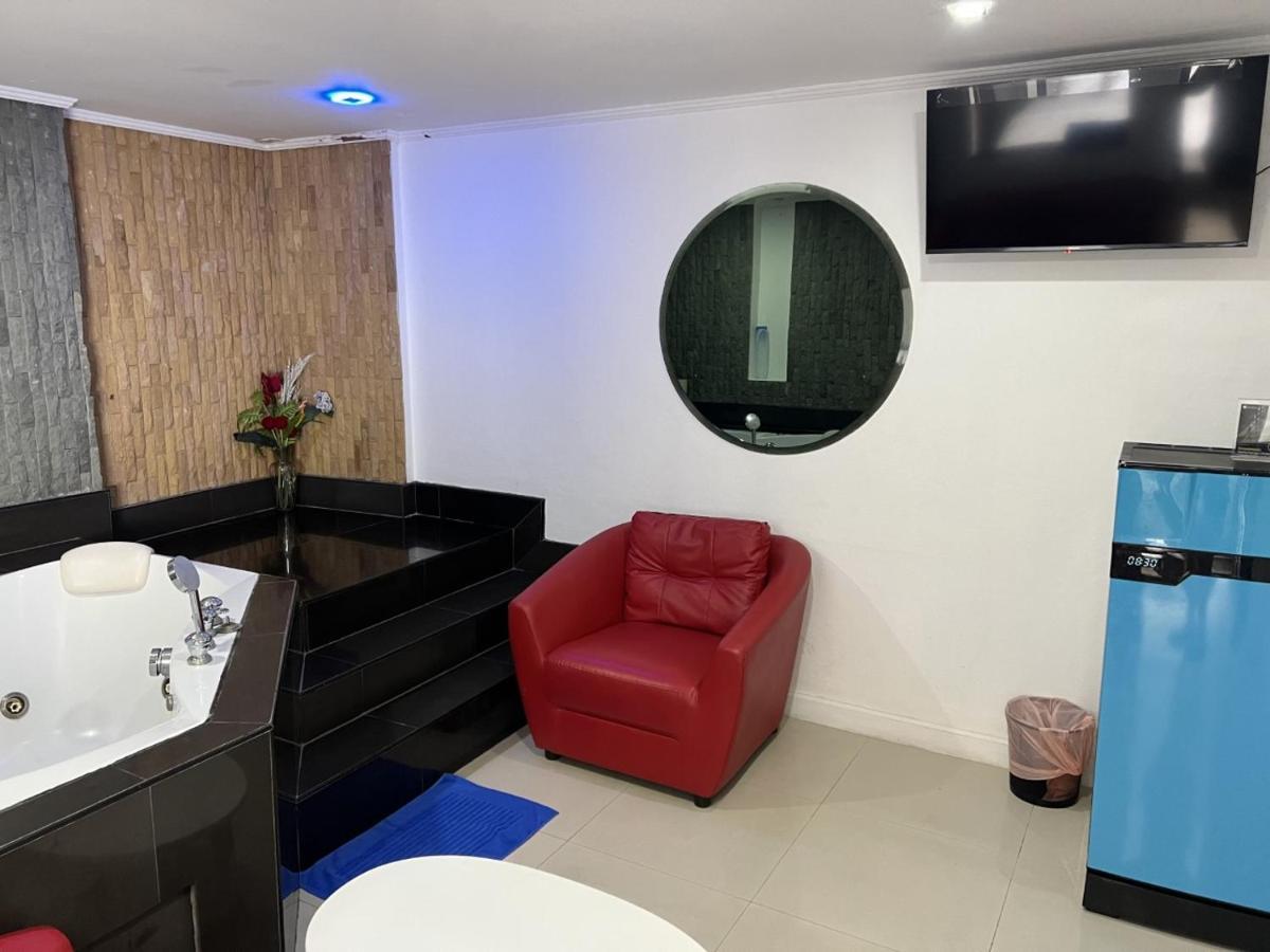 Galaxy Suites Pattaya Buitenkant foto