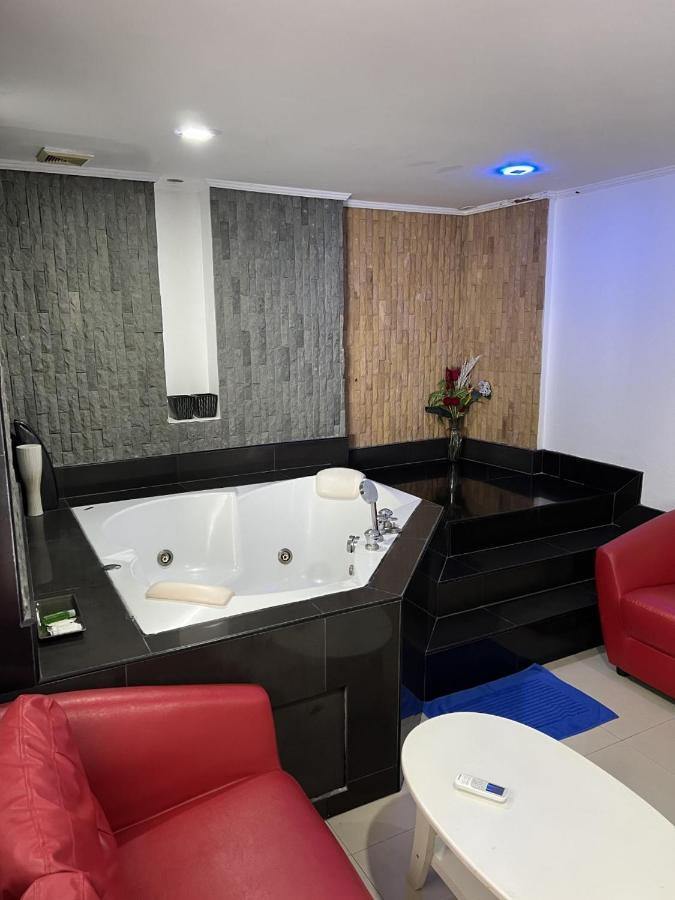 Galaxy Suites Pattaya Buitenkant foto