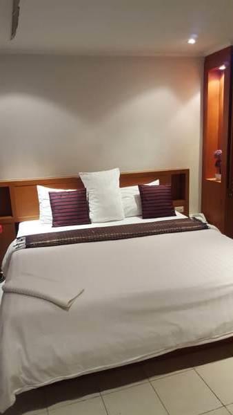 Galaxy Suites Pattaya Buitenkant foto