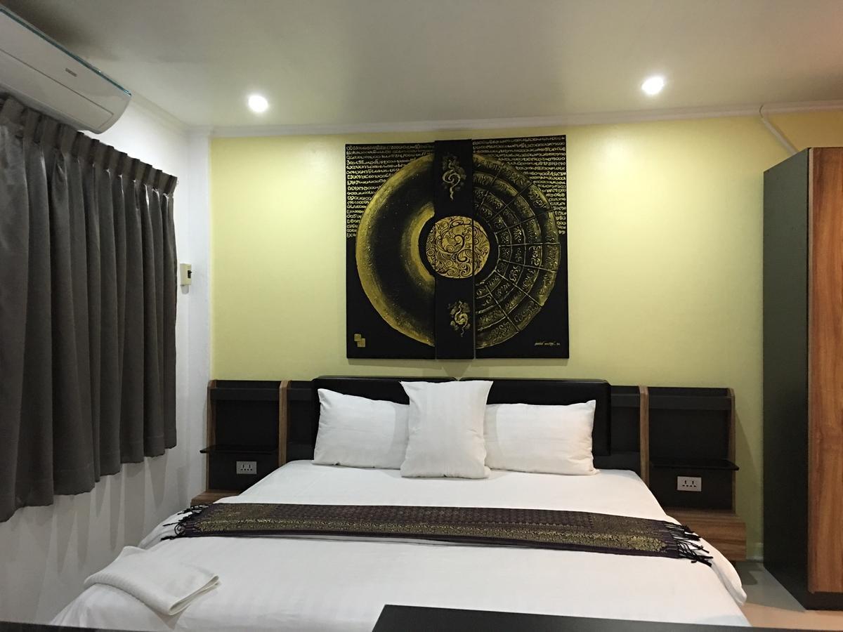 Galaxy Suites Pattaya Buitenkant foto