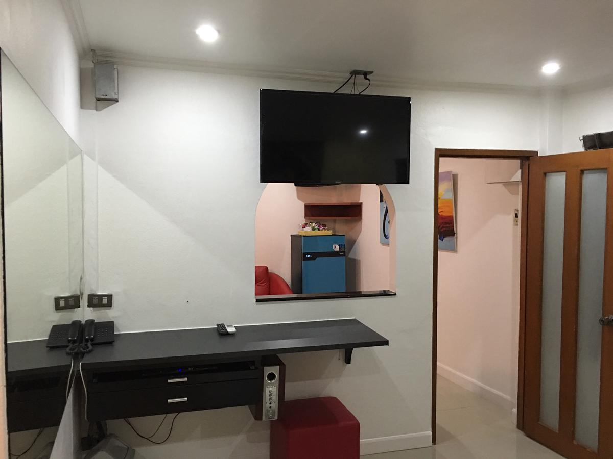Galaxy Suites Pattaya Buitenkant foto