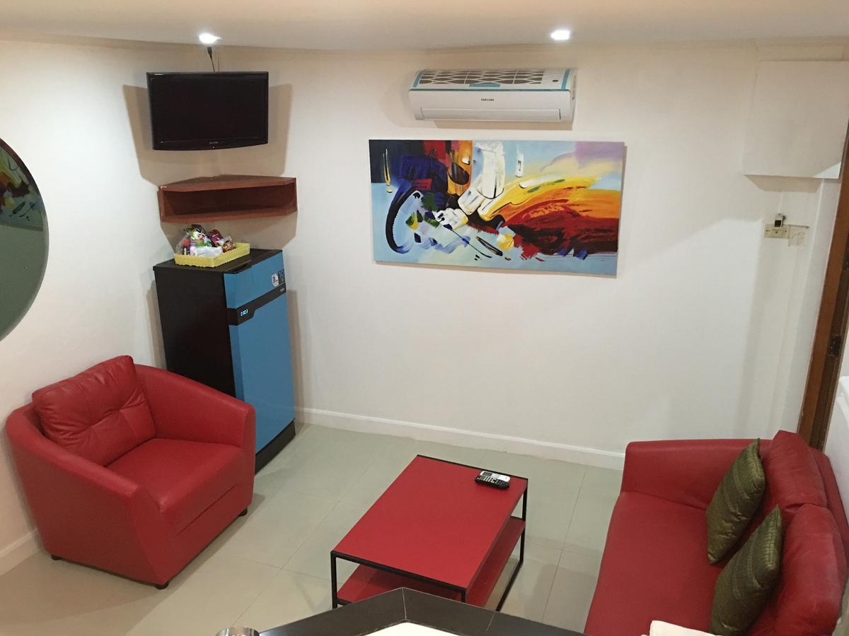 Galaxy Suites Pattaya Buitenkant foto