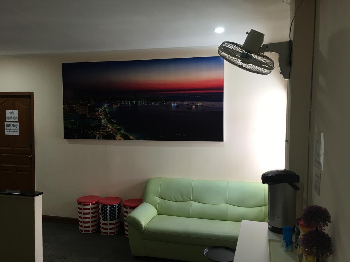Galaxy Suites Pattaya Buitenkant foto